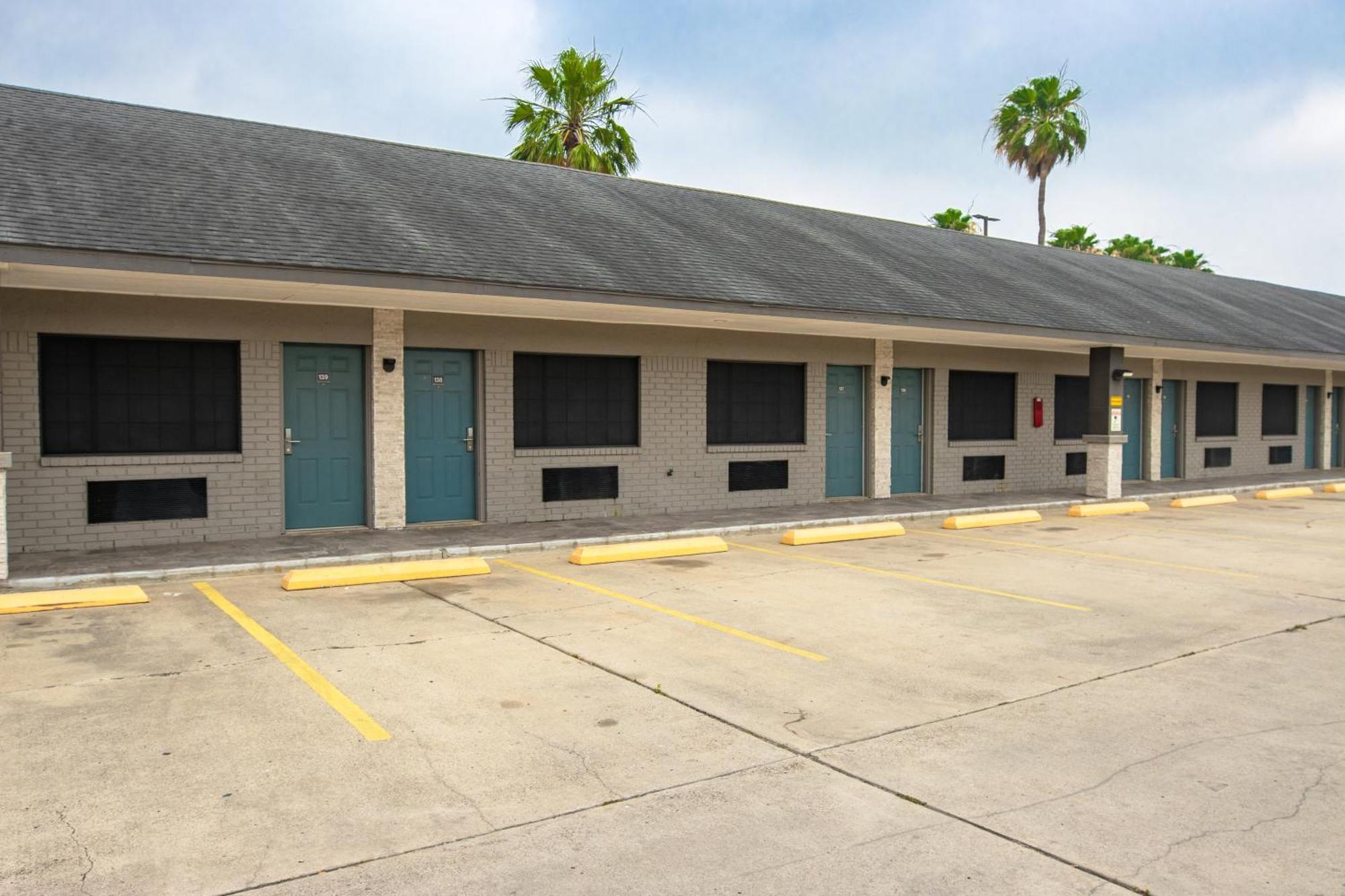 Americas Value Harlingen